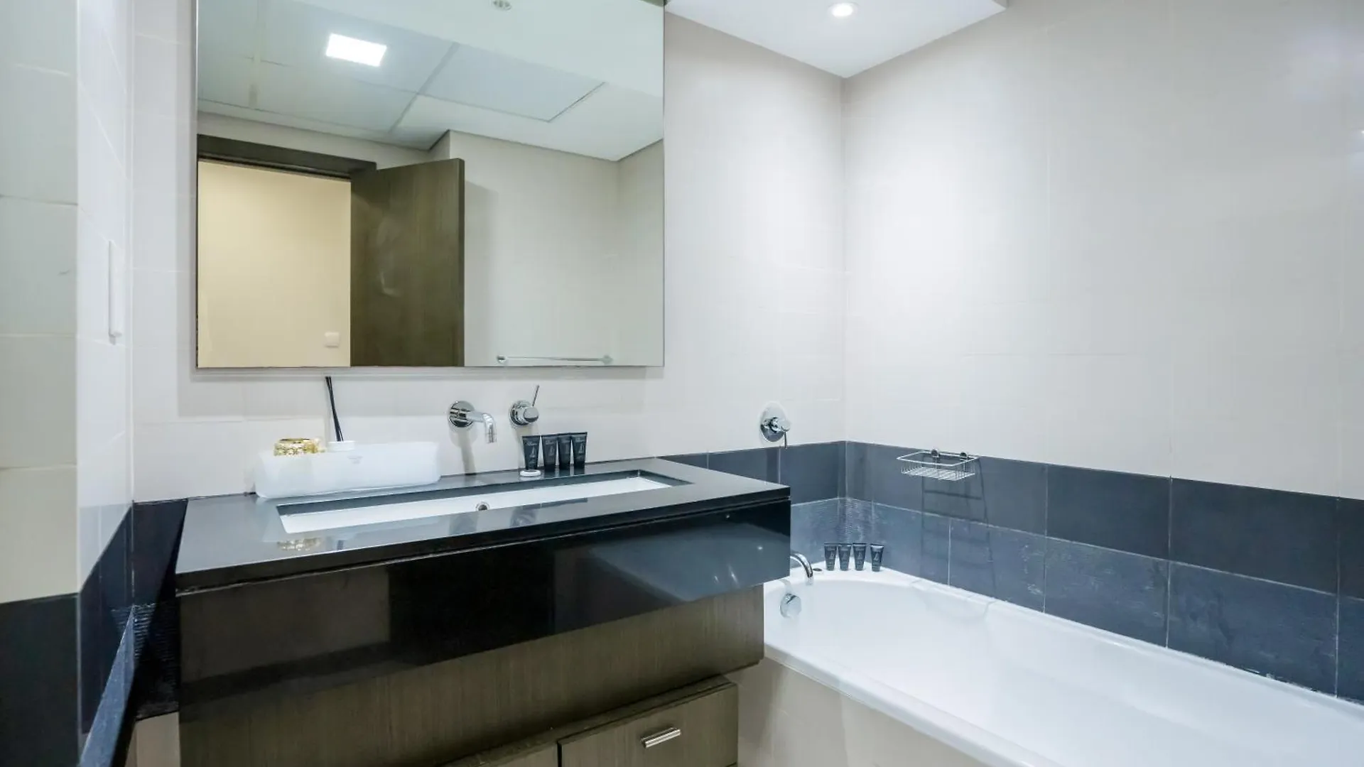 Vacay Lettings - Loft Downtown Dubai Villa